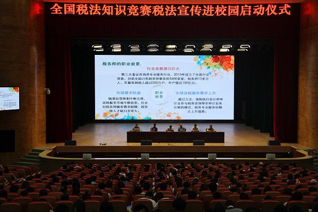 秦霞所長(zhǎng)進(jìn)行宣講